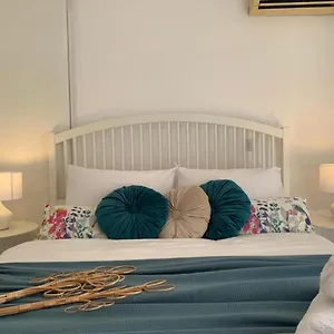 https://romys-cozy-one-bedroom-apt.hotelsatayianapa.com