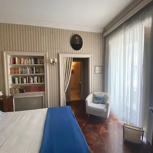 Apartment Royal In San Domenico Maggiore, Naples