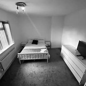 3 Bedroom Deluxe In Doncaster Balby