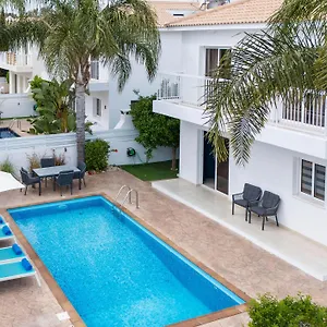 https://luxvillasrentals-ayia-napa.hotelsatayianapa.com
